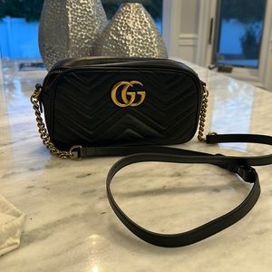 Excellent condition black GG Marmont small shoulder bag with good details